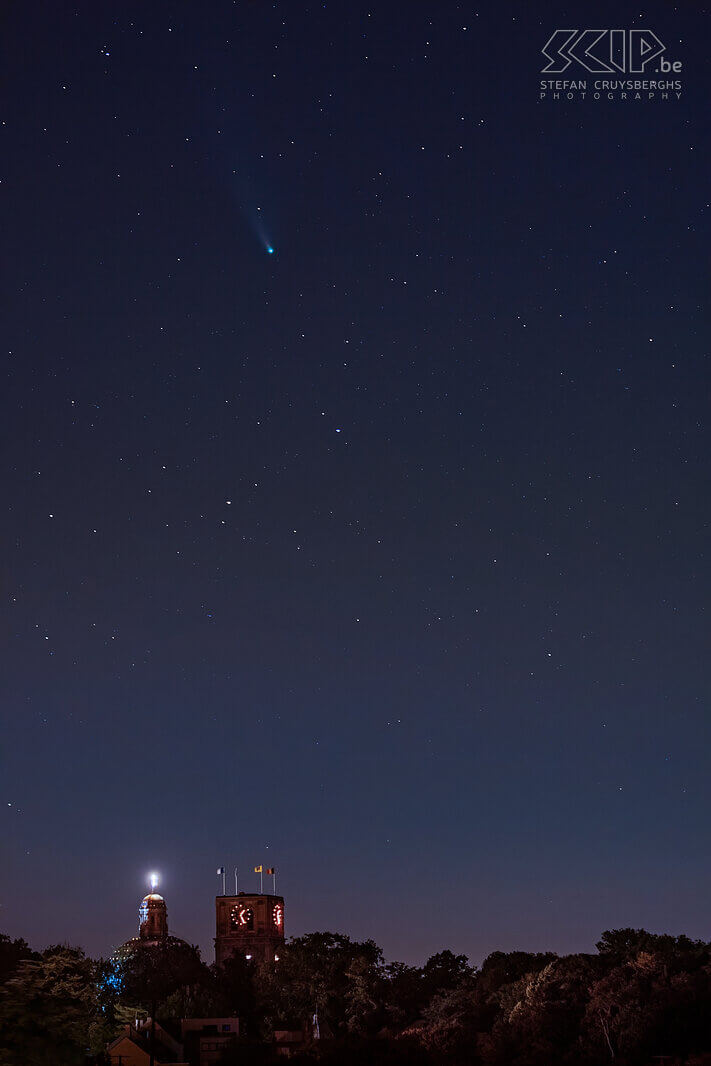 Hageland by night - Komeet NEOWISE boven basiliek van Scherpenheuvel   In juni 2022 konden we de komeet NEOWISE met zijn lichtgevende staart aan de sterrenhemel zien. Op deze foto is de komeet hoog boven de basiliek van Scherpenheuvel zichtbaar. Stefan Cruysberghs